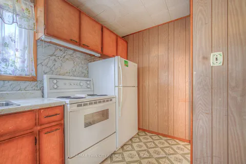 769 Elizabeth St, Kitchener, ON N2H 6H2