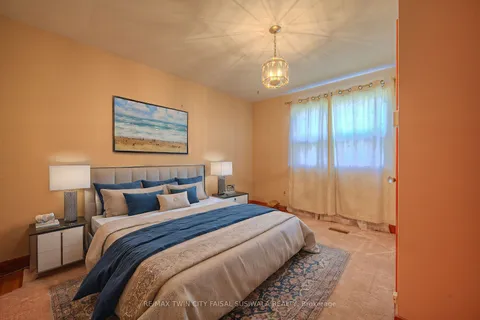 769 Elizabeth St, Kitchener, ON N2H 6H2