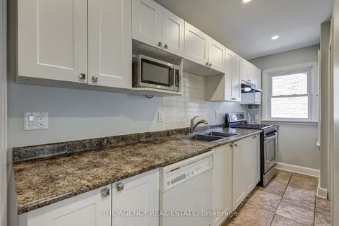 171 Regent St, London, ON N6A 2G7