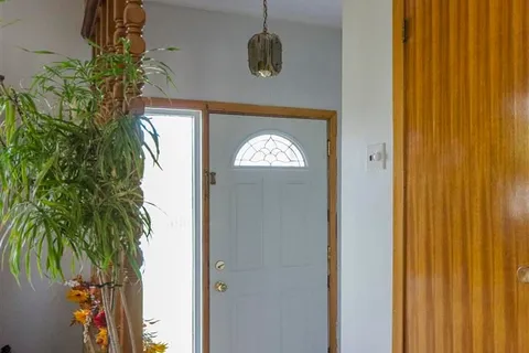 97 Cayuga Cres, London, ON N5V 2W8