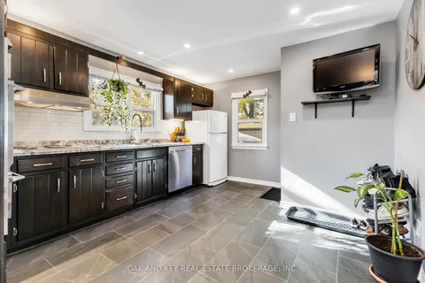 87 Elgin St, London, ON N5Z 2T4