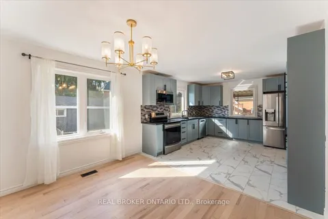 106 Simcoe St, Hamilton, ON L8L 3N5