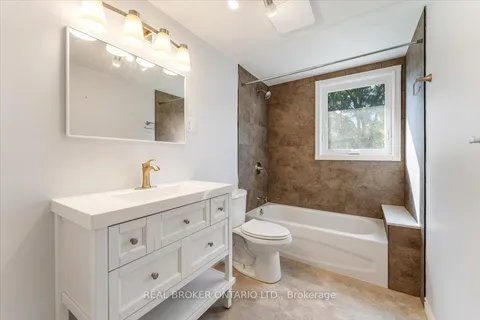 106 Simcoe St, Hamilton, ON L8L 3N5