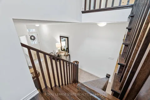 8 Signal Hill Ptwy, Hamilton, ON L8E 0B7