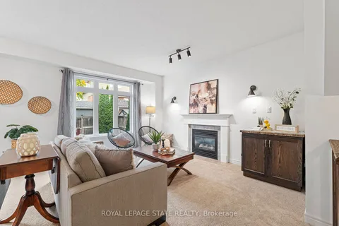 8 Signal Hill Ptwy, Hamilton, ON L8E 0B7