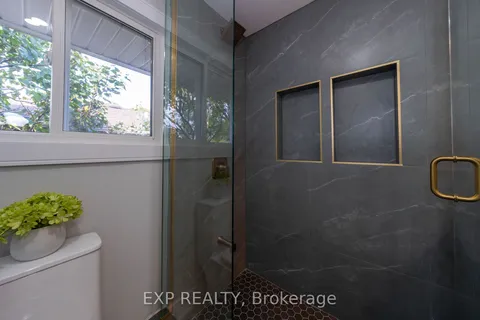 402 Upper Paradise Rd, Hamilton, ON L9C 5E1