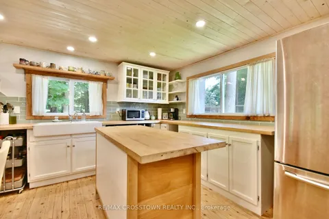 1001 Evergreen Crt, Gravenhurst, ON P1P 1R1