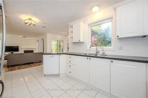 83 Pheasant Run Dr, Guelph, ON N1C 1E4