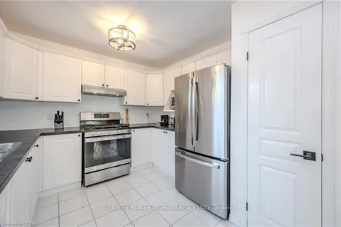 83 Pheasant Run Dr, Guelph, ON N1C 1E4