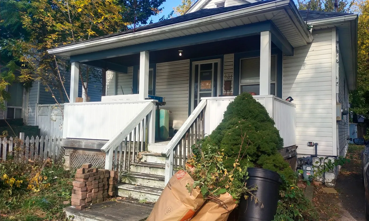 131 Russell Ave, St. Catharines, ON L2R 1W2