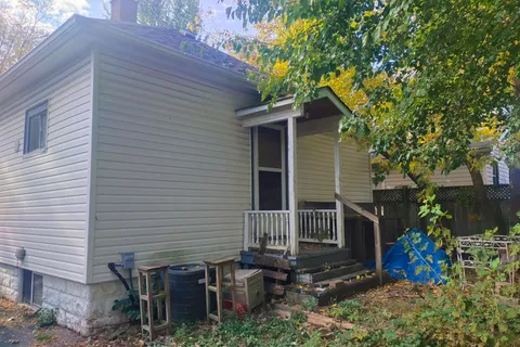 131 Russell Ave, St. Catharines, ON L2R 1W2