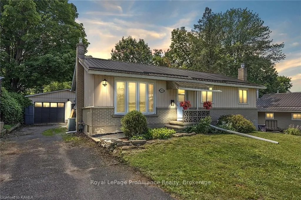 1610 JOHN COUNTER Blvd, Kingston, ON K7M 3L6