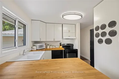 1610 JOHN COUNTER Blvd, Kingston, ON K7M 3L6