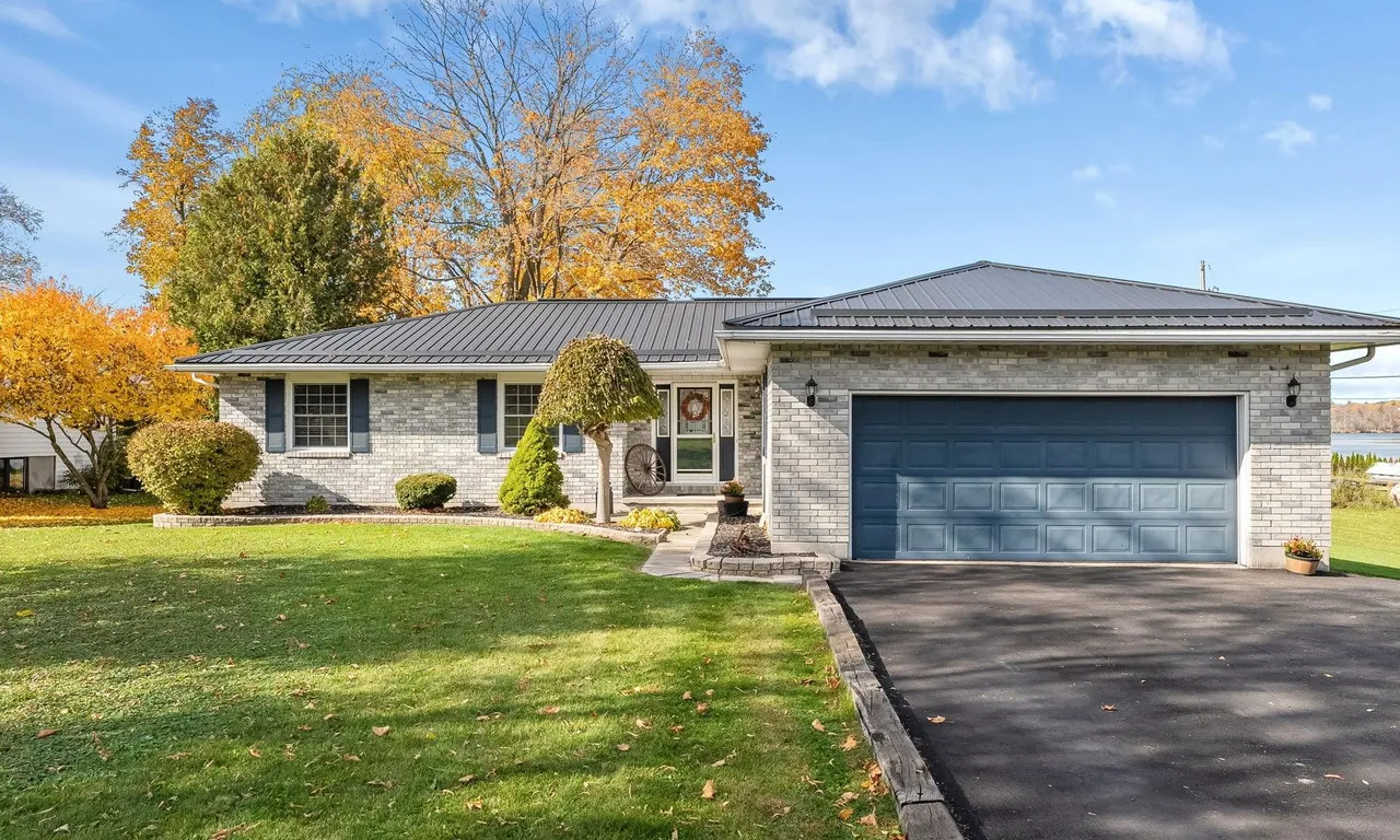 1081 Frankford-Stirling Rd, Quinte West, ON K0K 2C0