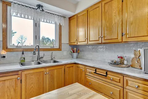 118 Parkdale Ave, Smith-Ennismore-Lakefield, ON K9L 1K4