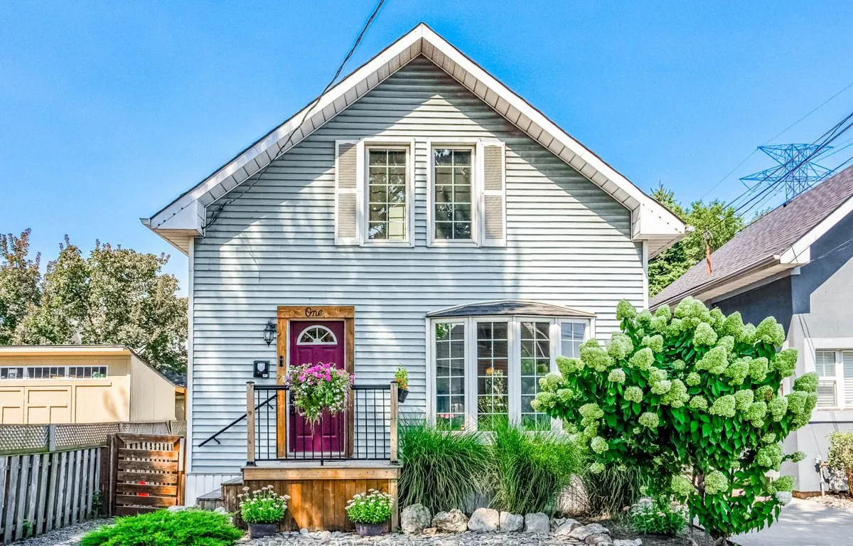 1 Mareve Ave, Hamilton, ON L8H 7A7