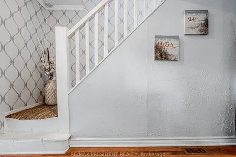 1 Mareve Ave, Hamilton, ON L8H 7A7