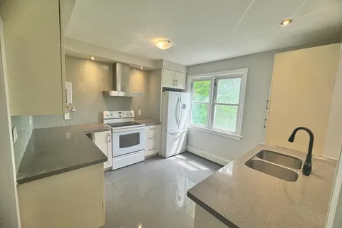 69 Hillview Rd, St. Catharines, ON L2S 1S8