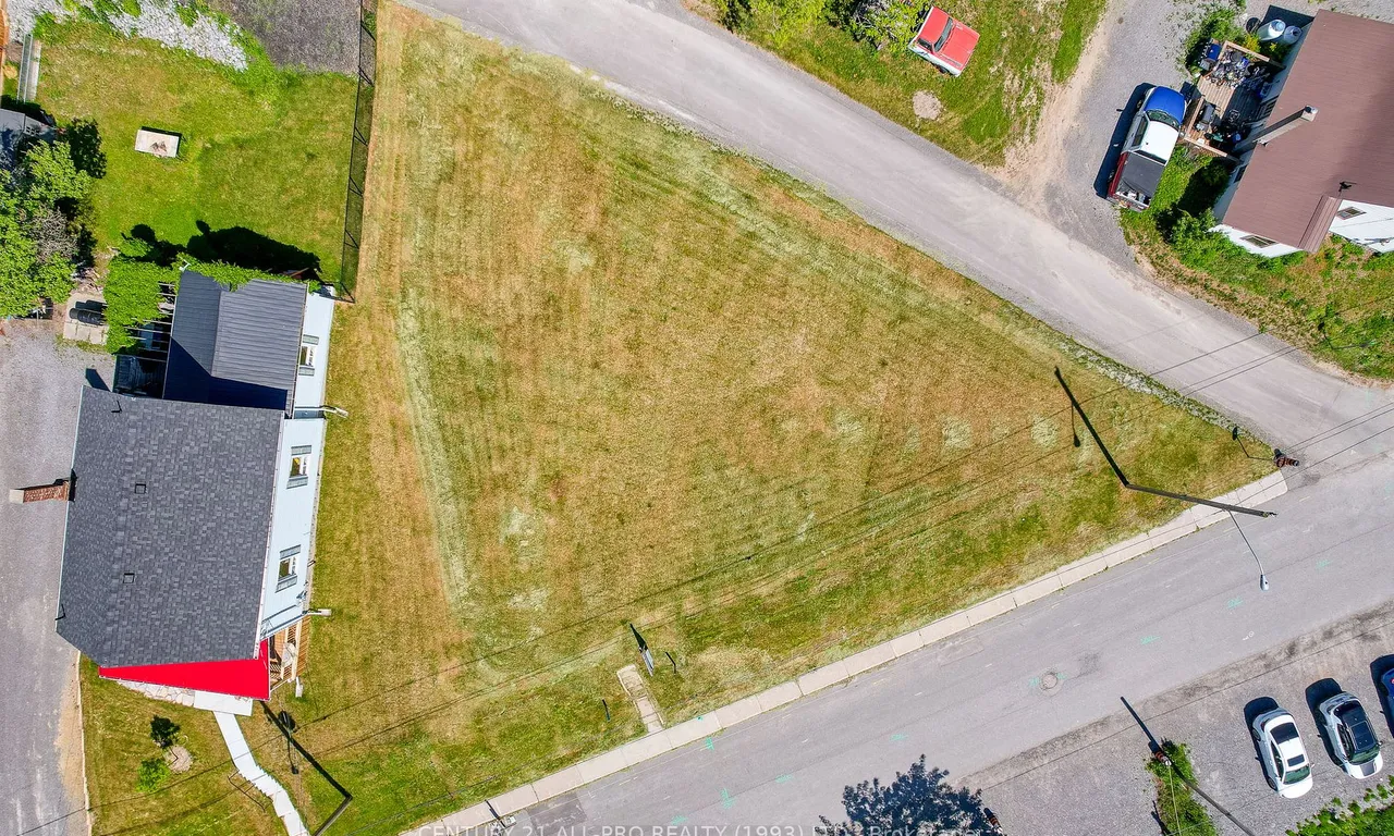 14 Alexander St, Port Hope, ON L1A 1B2