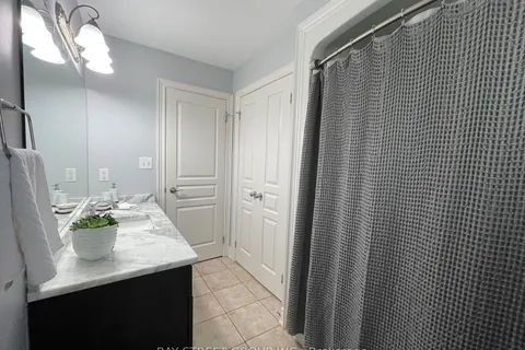 712 DOMINION Rd, Fort Erie, ON L2A 1G8