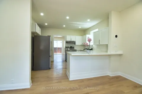 126 Evans St, Hamilton, ON L8L 1W7