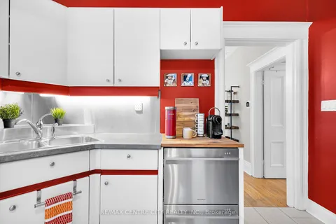 653 William St, London, ON N5Y 2R1