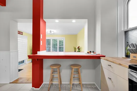 653 William St, London, ON N5Y 2R1