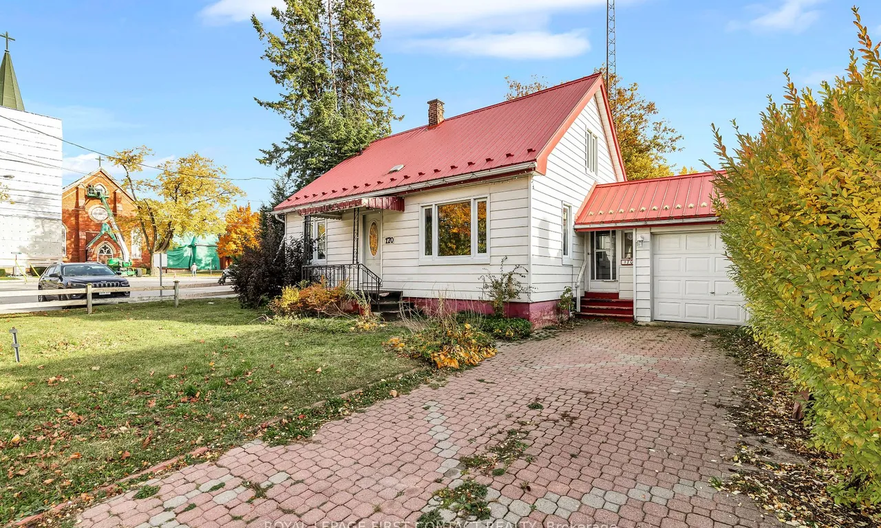 170 Queen St, Wellington North, ON N0G 2L3