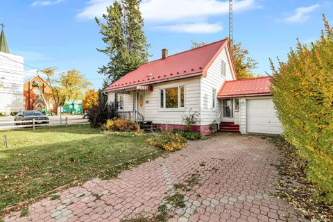 170 Queen St, Wellington North, ON N0G 2L3