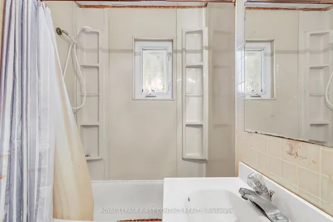 170 Queen St, Wellington North, ON N0G 2L3