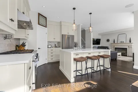 270 Main St, Grimsby, ON L3M 0B3