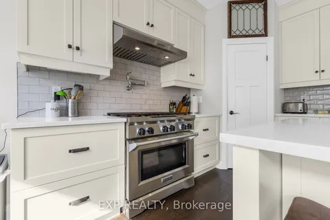 270 Main St, Grimsby, ON L3M 0B3