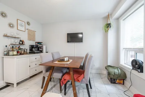 42 Sherman Ave, Hamilton, ON L8M 2P4