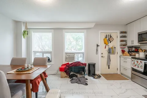 42 Sherman Ave, Hamilton, ON L8M 2P4