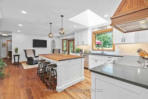 1514 LONGWOODS Rd, Southwest Middlesex, ON N0L 2N0