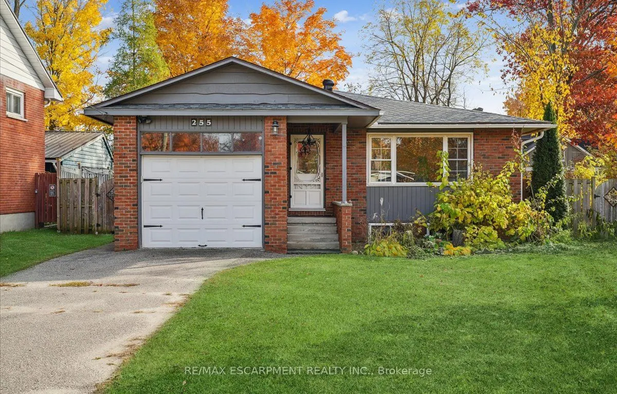 255 Brown St, Gravenhurst, ON P1P 1G5