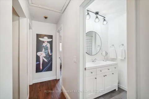 255 Brown St, Gravenhurst, ON P1P 1G5