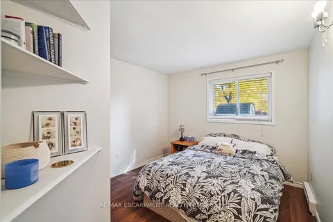 255 Brown St, Gravenhurst, ON P1P 1G5