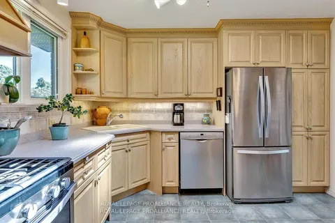 942 Ellesmere Ave, Peterborough, ON K9H 7A7