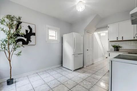 50 LONDON St, Hamilton, ON L8H 4B3