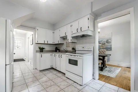50 LONDON St, Hamilton, ON L8H 4B3
