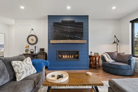 367 Maple Ave, Brant, ON N0A 1E0