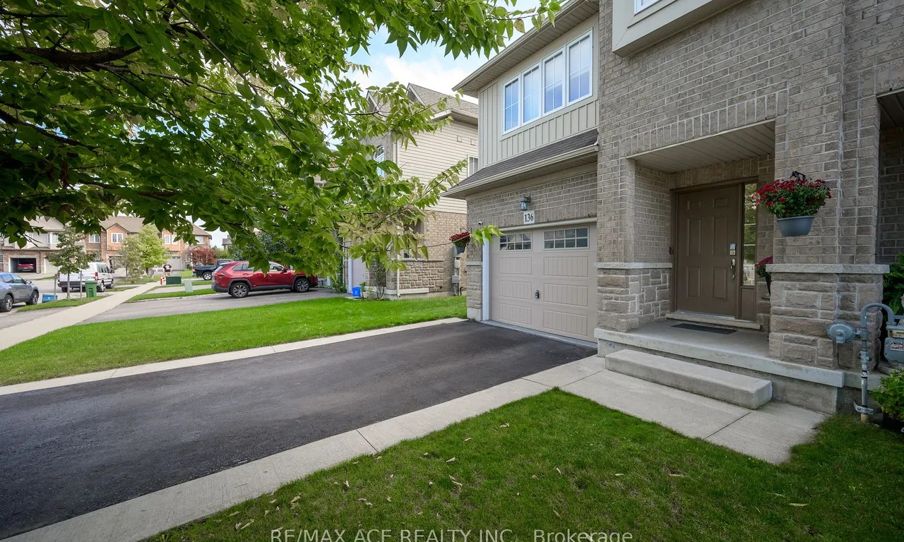 136 Palacebeach Tr, Hamilton, ON L8E 0C3