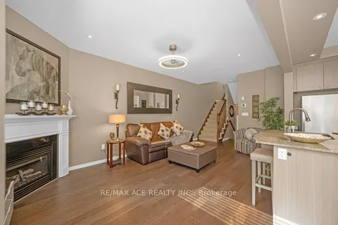 136 Palacebeach Tr, Hamilton, ON L8E 0C3