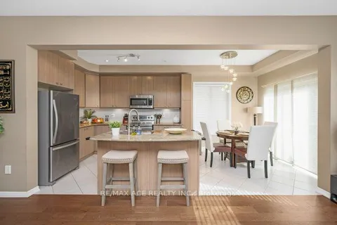 136 Palacebeach Tr, Hamilton, ON L8E 0C3