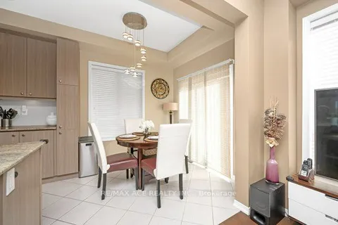 136 Palacebeach Tr, Hamilton, ON L8E 0C3