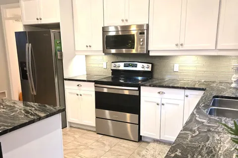 556 Gaiser Rd, Welland, ON L3C 0B9