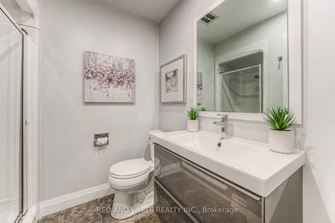351 Thorncrest Dr, Waterloo, ON N2L 5R6