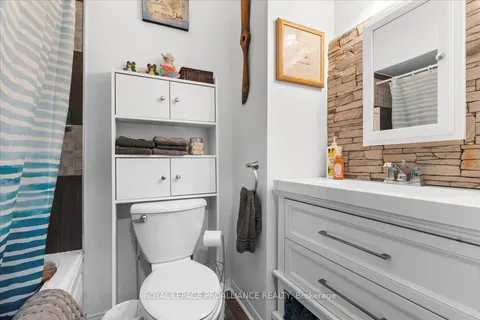 13 Church St, Stirling-Rawdon, ON K0K 3E0