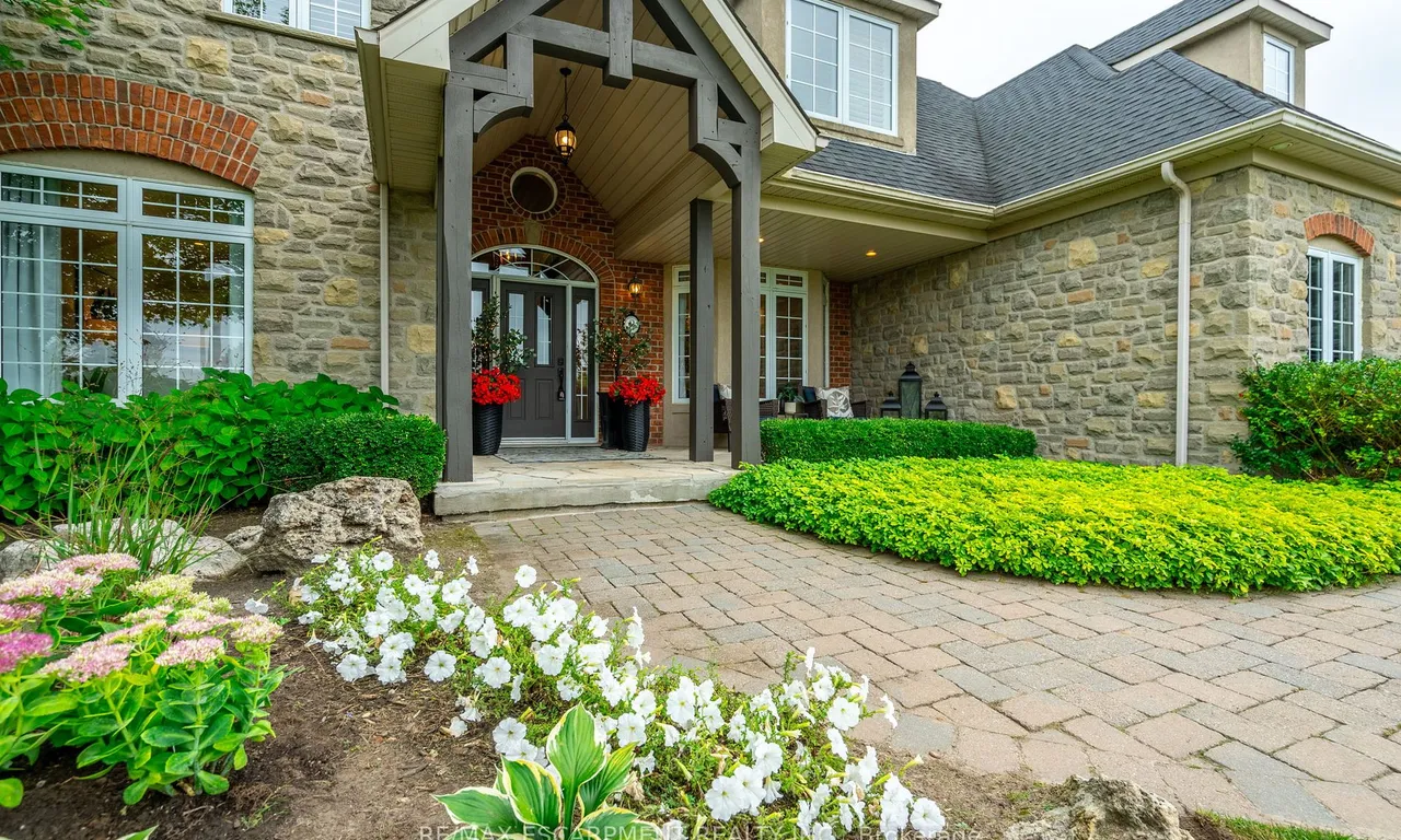 3 Oldenburg Rd, Hamilton, ON L0R 1H3